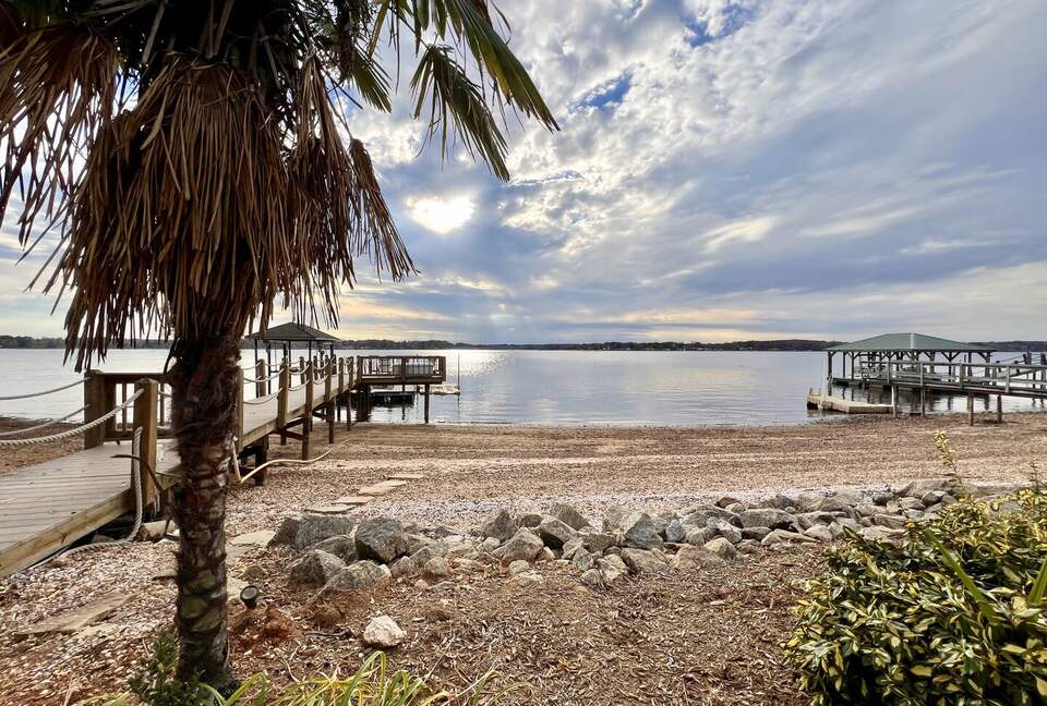 Lakeside Elegance with Game Room & Private Dock - Terrell, North Carolina
