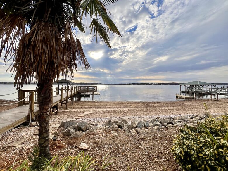 Lakeside Elegance with Game Room & Private Dock - Terrell, North Carolina