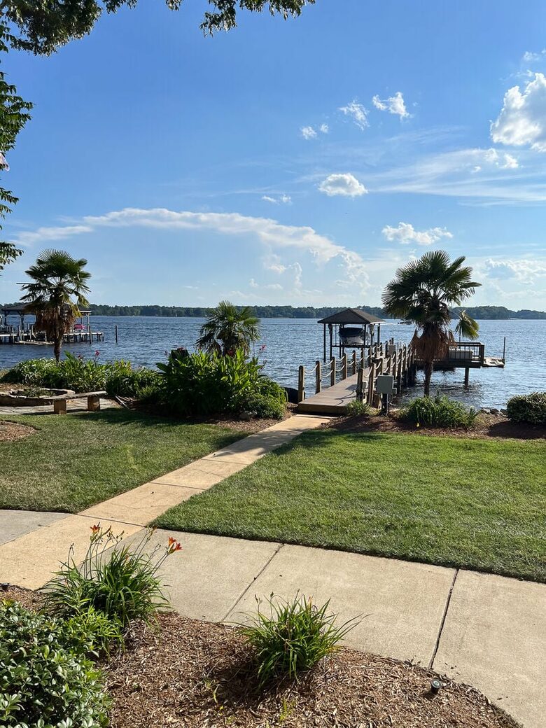 Lakeside Elegance with Game Room & Private Dock - Terrell, North Carolina
