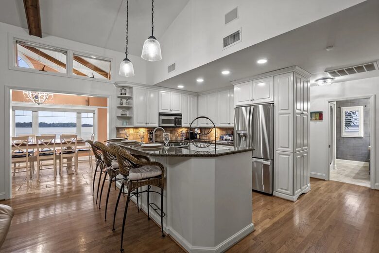 Lakeside Elegance with Game Room & Private Dock - Terrell, North Carolina