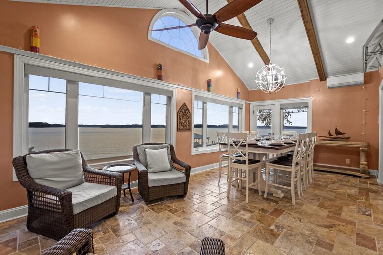 Lakeside Elegance with Game Room & Private Dock - Terrell, North Carolina
