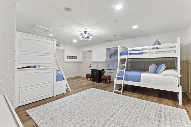 Lakeside Elegance with Game Room & Private Dock - Terrell, North Carolina