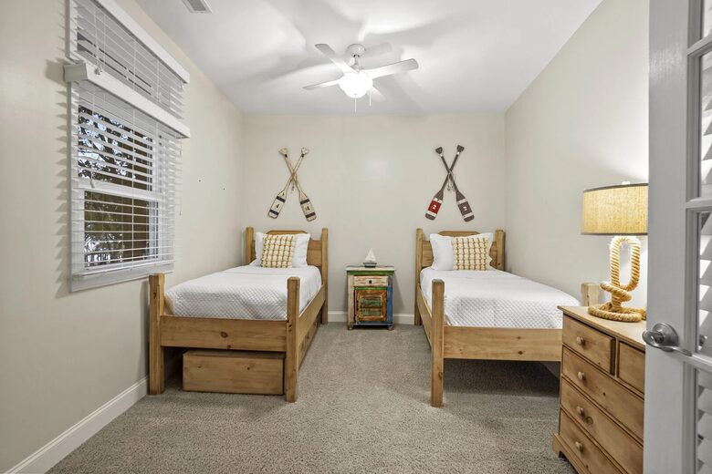 Lakeside Elegance with Game Room & Private Dock - Terrell, North Carolina
