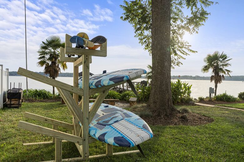 Lakeside Elegance with Game Room & Private Dock - Terrell, North Carolina