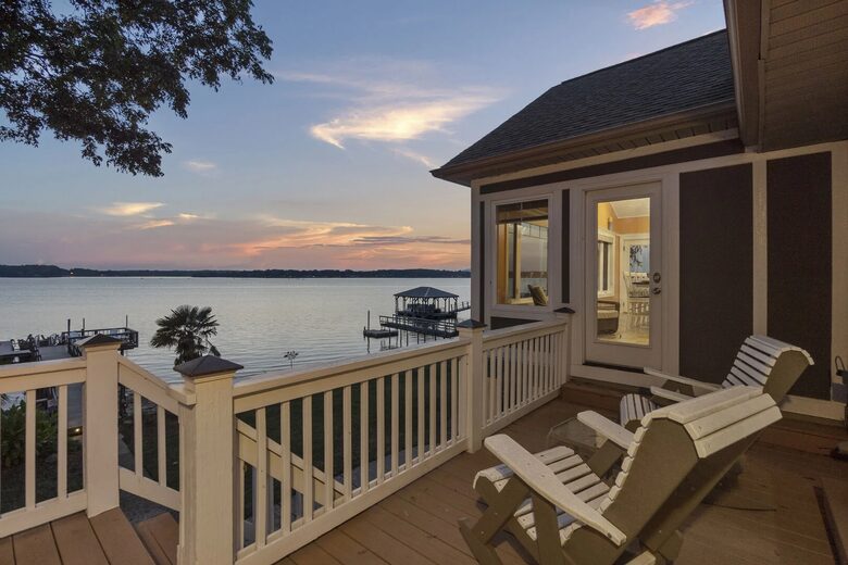 Lakeside Elegance with Game Room & Private Dock - Terrell, North Carolina