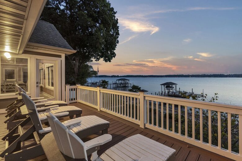 Lakeside Elegance with Game Room & Private Dock - Terrell, North Carolina