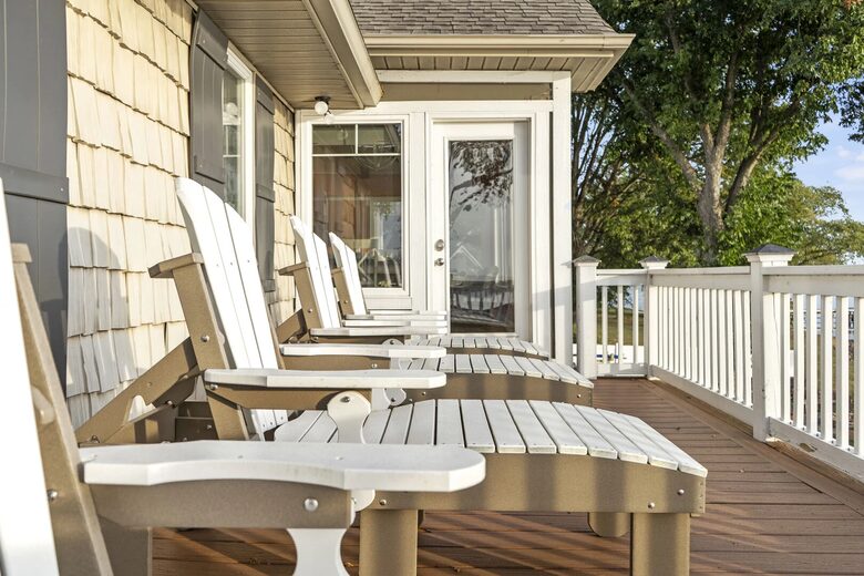 Lakeside Elegance with Game Room & Private Dock - Terrell, North Carolina