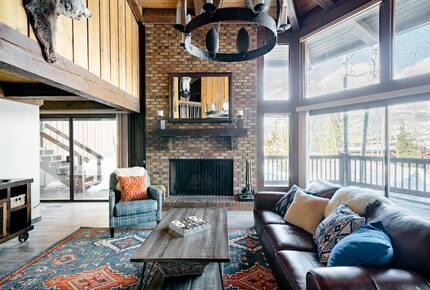 Well-Appointed Townhome Overlooking Dillon Reservoir - Silverthorne, Colorado