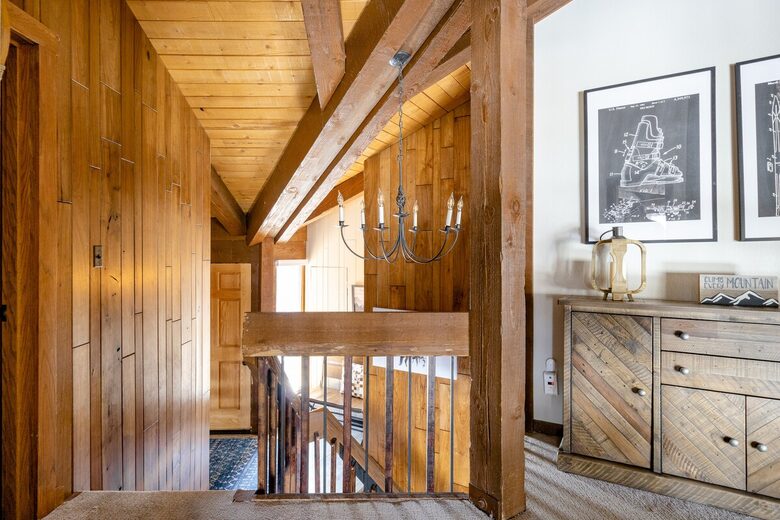 Well-Appointed Townhome Overlooking Dillon Reservoir - Silverthorne, Colorado