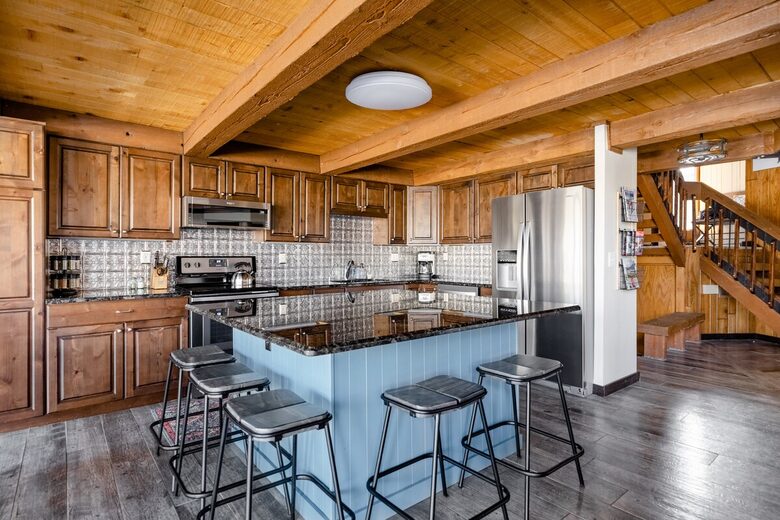 Well-Appointed Townhome Overlooking Dillon Reservoir - Silverthorne, Colorado