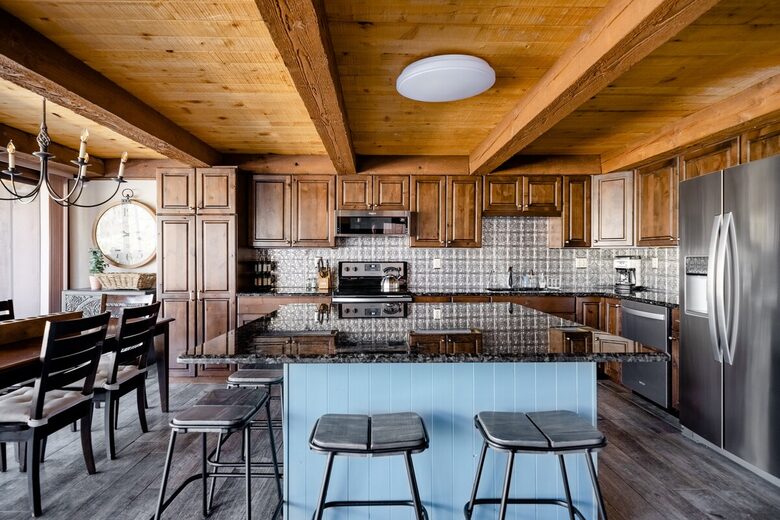 Well-Appointed Townhome Overlooking Dillon Reservoir - Silverthorne, Colorado