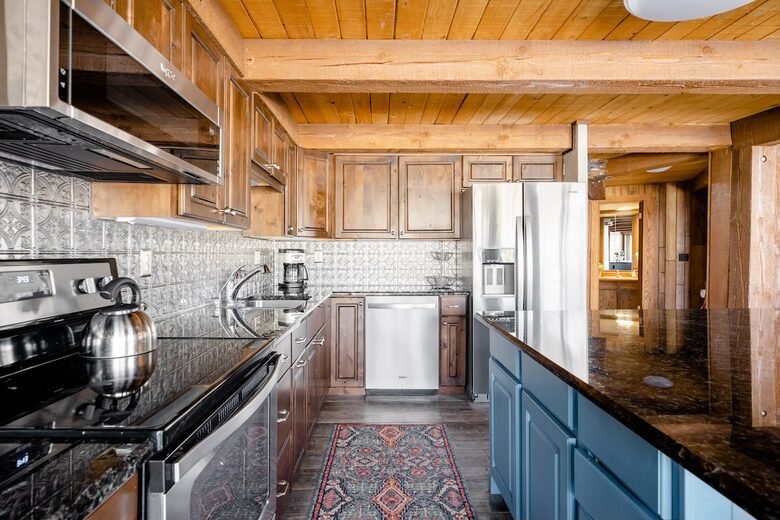 Well-Appointed Townhome Overlooking Dillon Reservoir - Silverthorne, Colorado