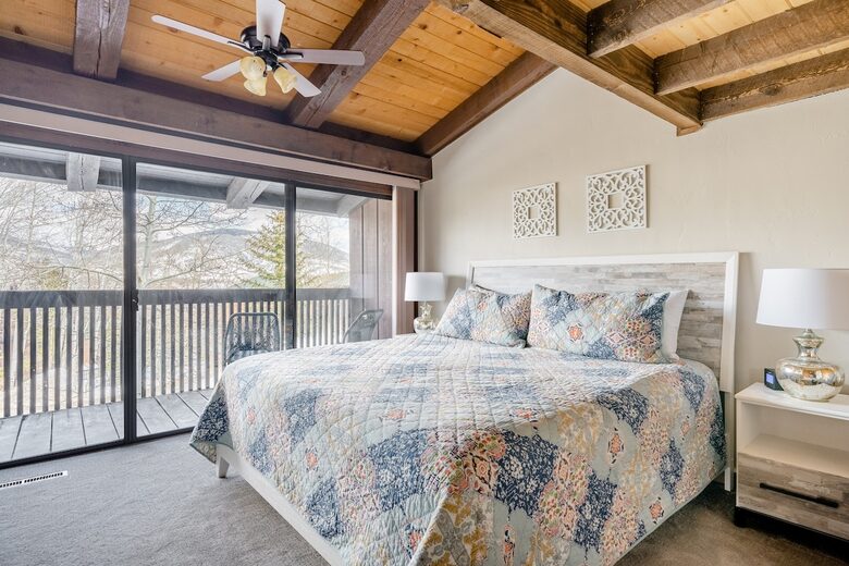 Well-Appointed Townhome Overlooking Dillon Reservoir - Silverthorne, Colorado