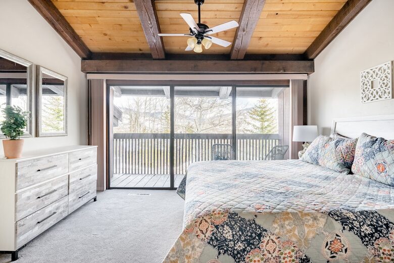 Well-Appointed Townhome Overlooking Dillon Reservoir - Silverthorne, Colorado