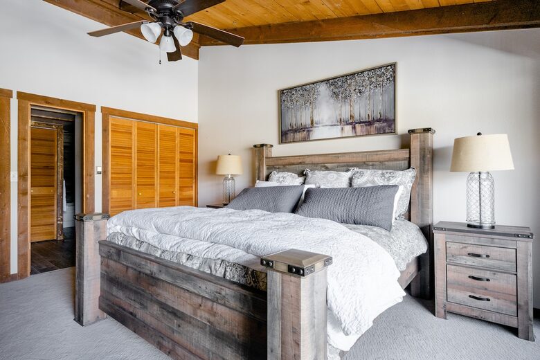 Well-Appointed Townhome Overlooking Dillon Reservoir - Silverthorne, Colorado