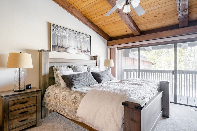 Well-Appointed Townhome Overlooking Dillon Reservoir - Silverthorne, Colorado