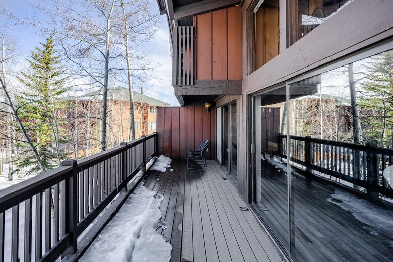 Well-Appointed Townhome Overlooking Dillon Reservoir - Silverthorne, Colorado
