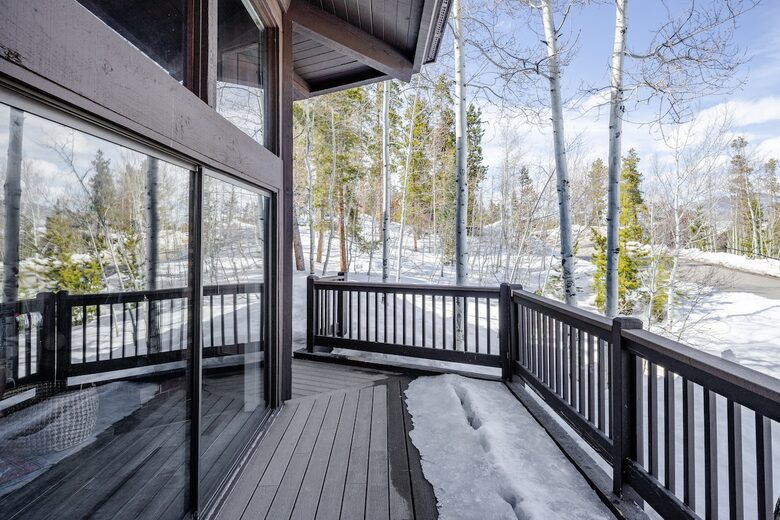 Well-Appointed Townhome Overlooking Dillon Reservoir - Silverthorne, Colorado