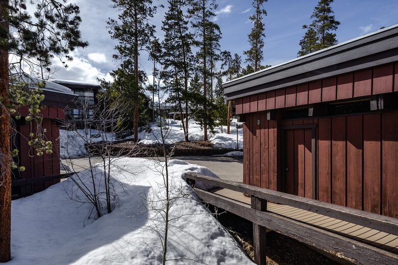 Well-Appointed Townhome Overlooking Dillon Reservoir - Silverthorne, Colorado