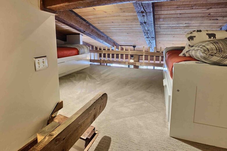 Well-Appointed Townhome Overlooking Dillon Reservoir - Silverthorne, Colorado