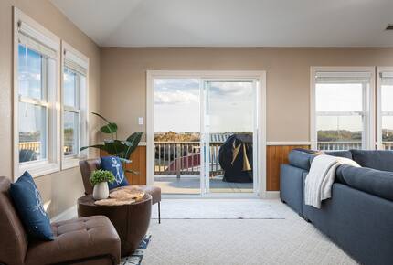 Charming Beach Retreat Near the Heart of the Outer Banks - Kill Devil Hills, North Carolina