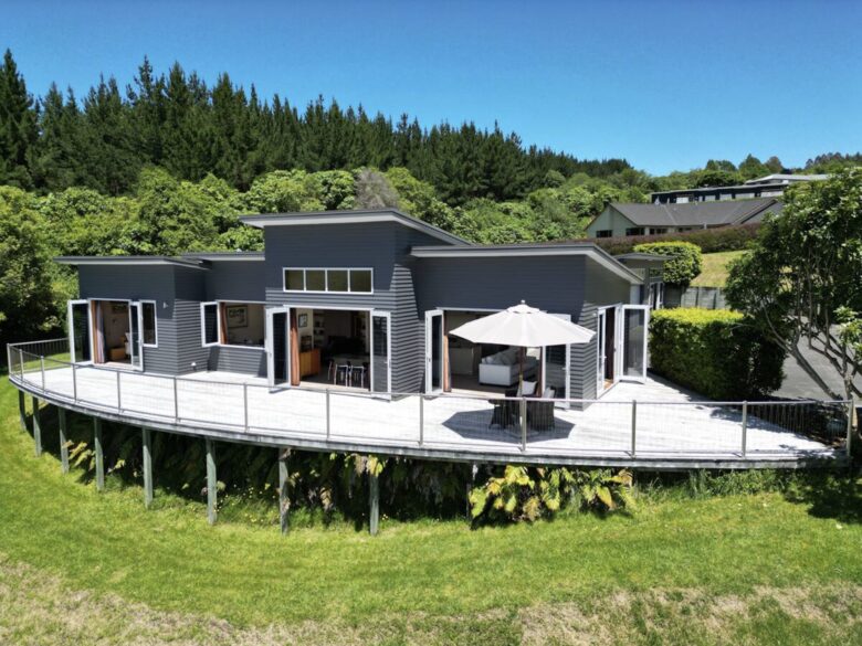 Elevated Living Above the Shores of Lake Taupō - Taupō, New Zealand