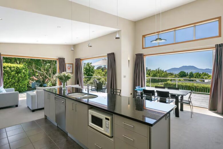 Elevated Living Above the Shores of Lake Taupō - Taupō, New Zealand