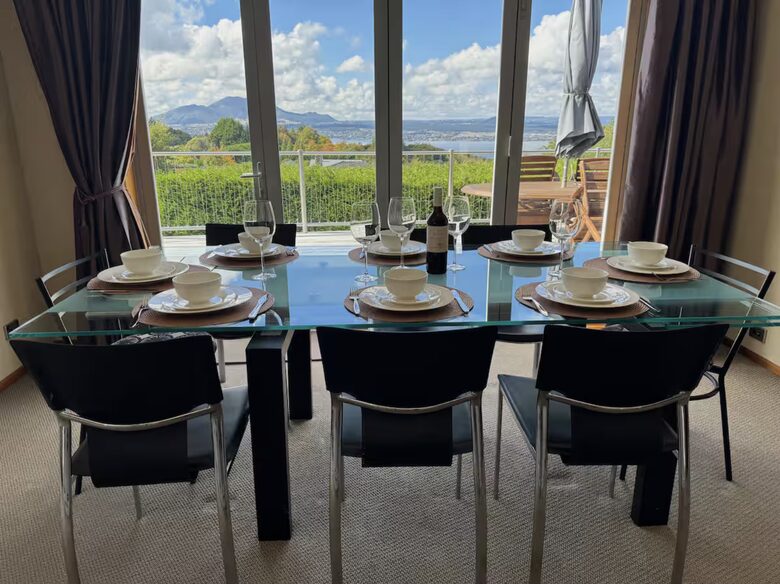 Elevated Living Above the Shores of Lake Taupō - Taupō, New Zealand