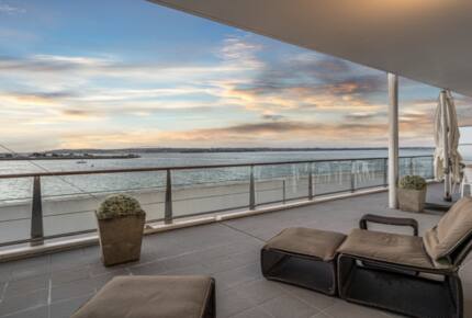 Sophisticated Waterfront Escape Overlooking Waitematā Harbour - Auckland, New Zealand