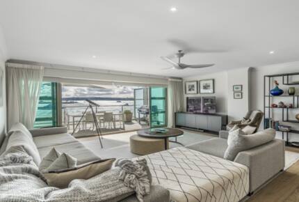 Sophisticated Waterfront Escape Overlooking Waitematā Harbour - Auckland, New Zealand