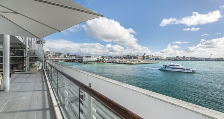 Sophisticated Waterfront Escape Overlooking Waitematā Harbour - Auckland, New Zealand