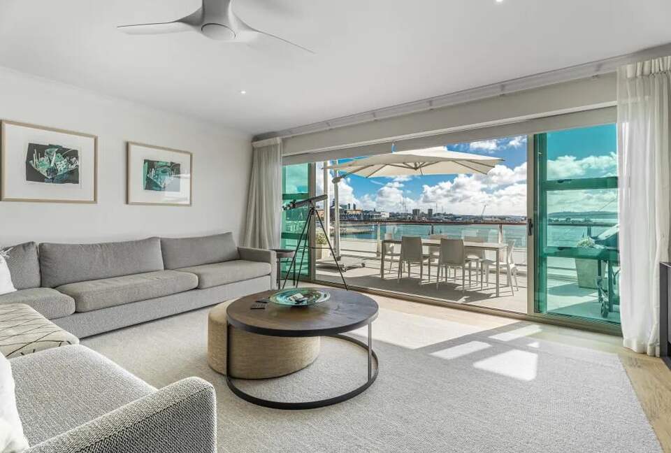 Sophisticated Waterfront Escape Overlooking Waitematā Harbour - Auckland, New Zealand