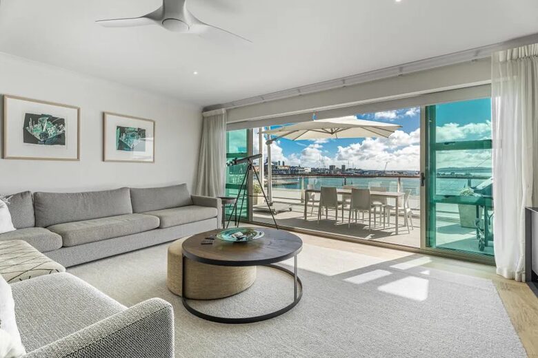 Sophisticated Waterfront Escape Overlooking Waitematā Harbour - Auckland, New Zealand