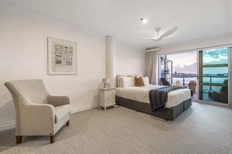 Sophisticated Waterfront Escape Overlooking Waitematā Harbour - Auckland, New Zealand