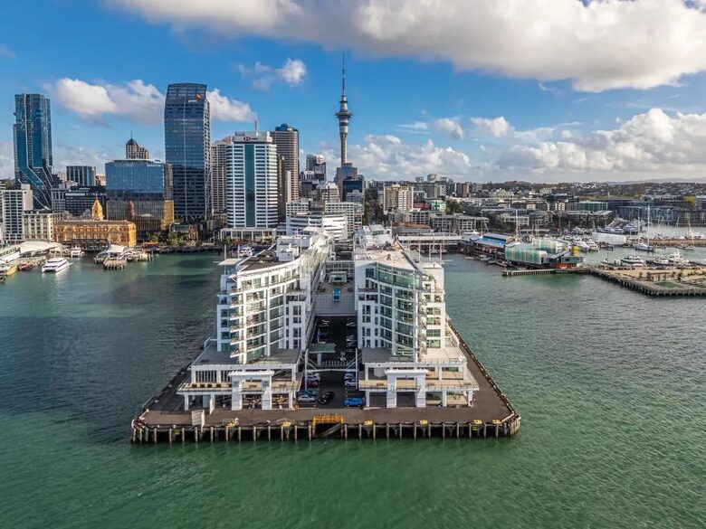 Sophisticated Waterfront Escape Overlooking Waitematā Harbour - Auckland, New Zealand