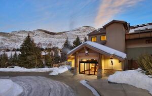Birch at Streamside | Warm 2BR Retreat Steps from Adventure - Vail, Colorado