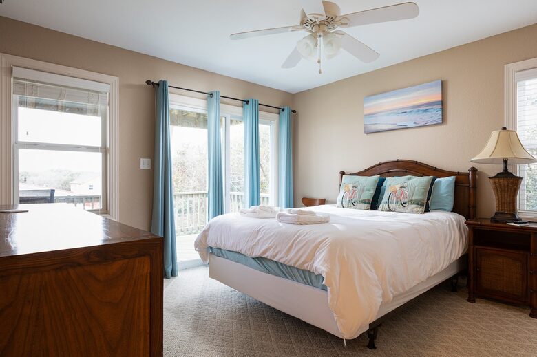 Charming Beach Retreat Near the Heart of the Outer Banks - Kill Devil Hills, North Carolina