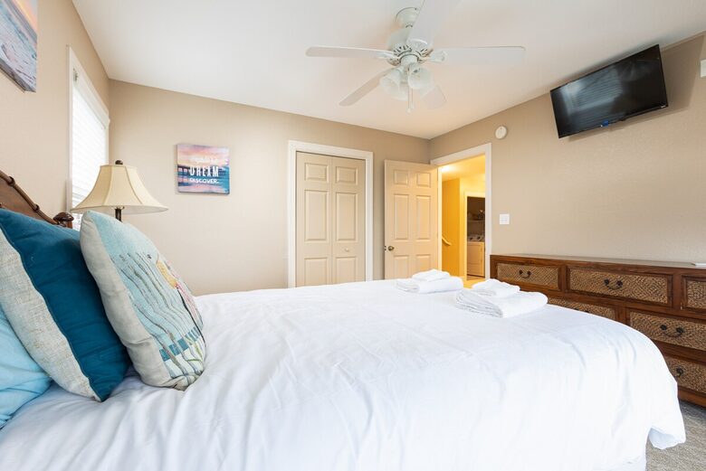 Charming Beach Retreat Near the Heart of the Outer Banks - Kill Devil Hills, North Carolina