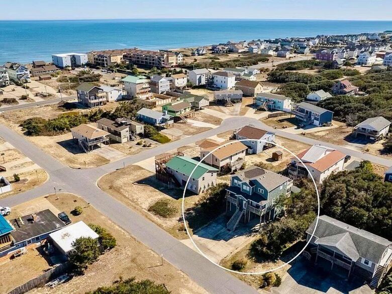 Charming Beach Retreat Near the Heart of the Outer Banks - Kill Devil Hills, North Carolina