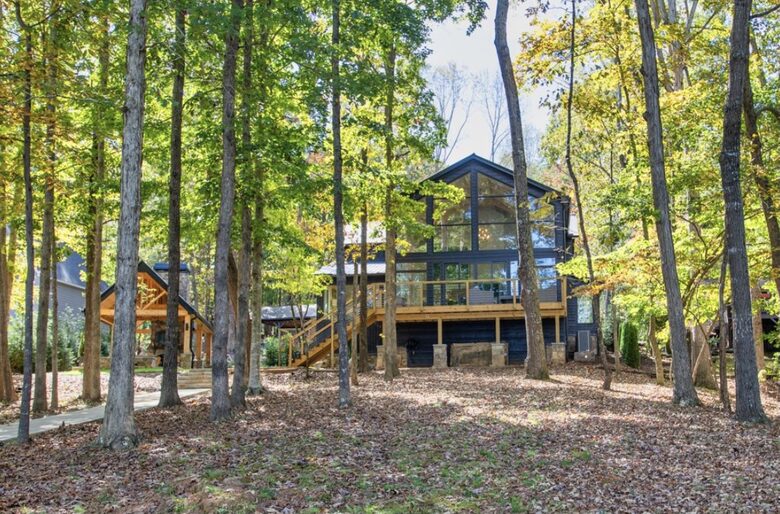 Elegance Meets Nature on the Shores of Lake Hartwell - Lavonia, Georgia