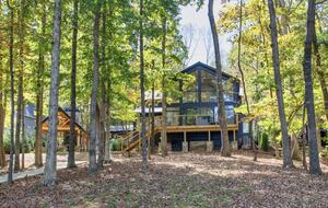 Elegance Meets Nature on the Shores of Lake Hartwell - Lavonia, Georgia