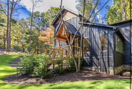 Elegance Meets Nature on the Shores of Lake Hartwell - Lavonia, Georgia