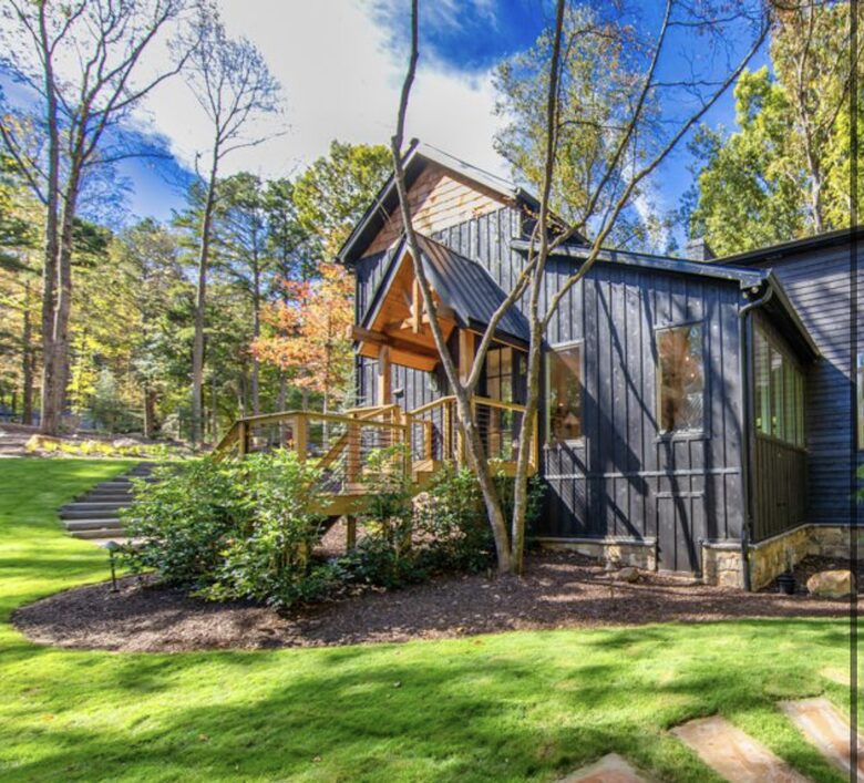 Elegance Meets Nature on the Shores of Lake Hartwell - Lavonia, Georgia