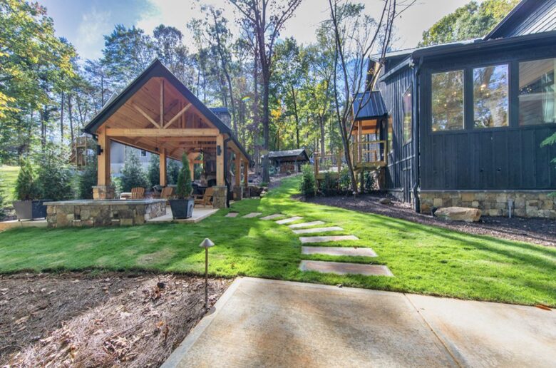 Elegance Meets Nature on the Shores of Lake Hartwell - Lavonia, Georgia