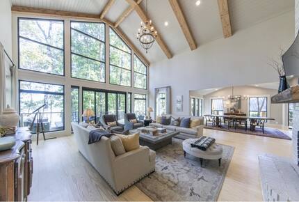 Elegance Meets Nature on the Shores of Lake Hartwell - Lavonia, Georgia