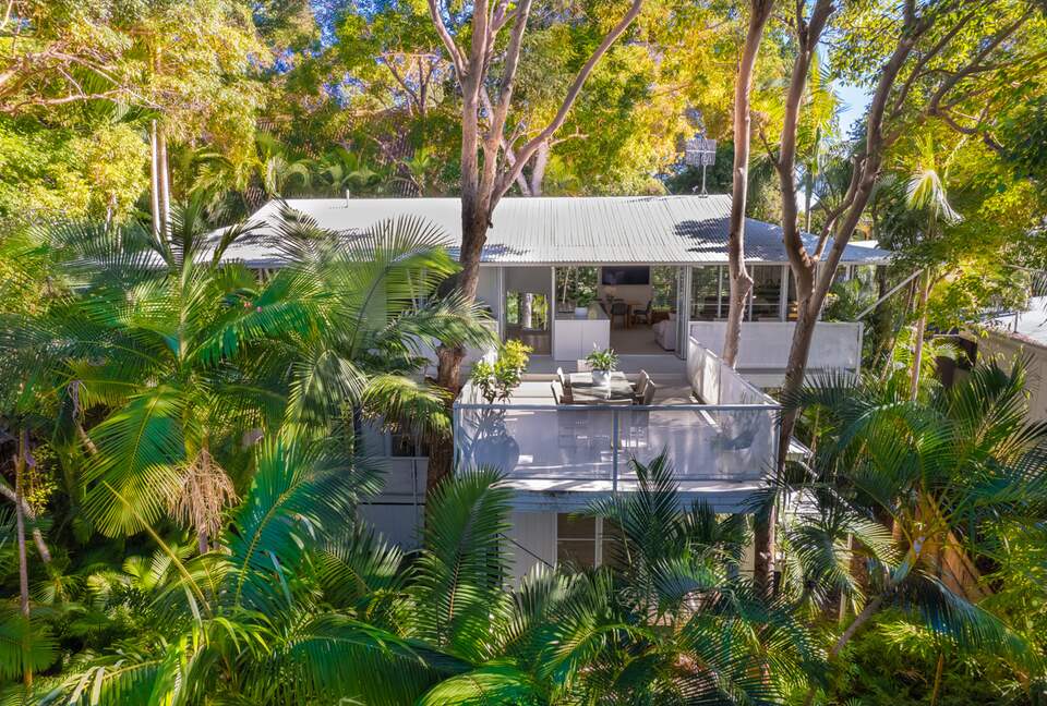Luxury Tree-Top Retreat in Noosa’s Prestigious Little Cove - Noosa Heads, Australia