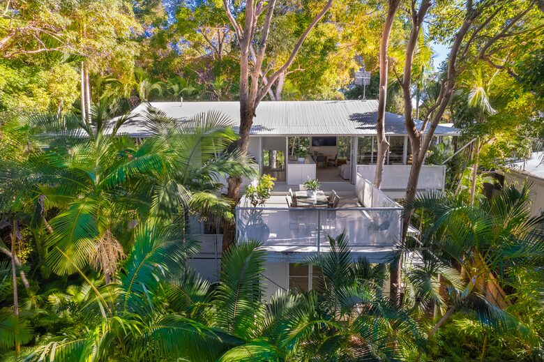 Luxury Tree-Top Retreat in Noosa’s Prestigious Little Cove - Noosa Heads, Australia
