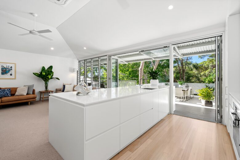 Luxury Tree-Top Retreat in Noosa’s Prestigious Little Cove - Noosa Heads, Australia