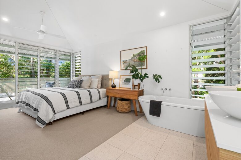 Luxury Tree-Top Retreat in Noosa’s Prestigious Little Cove - Noosa Heads, Australia