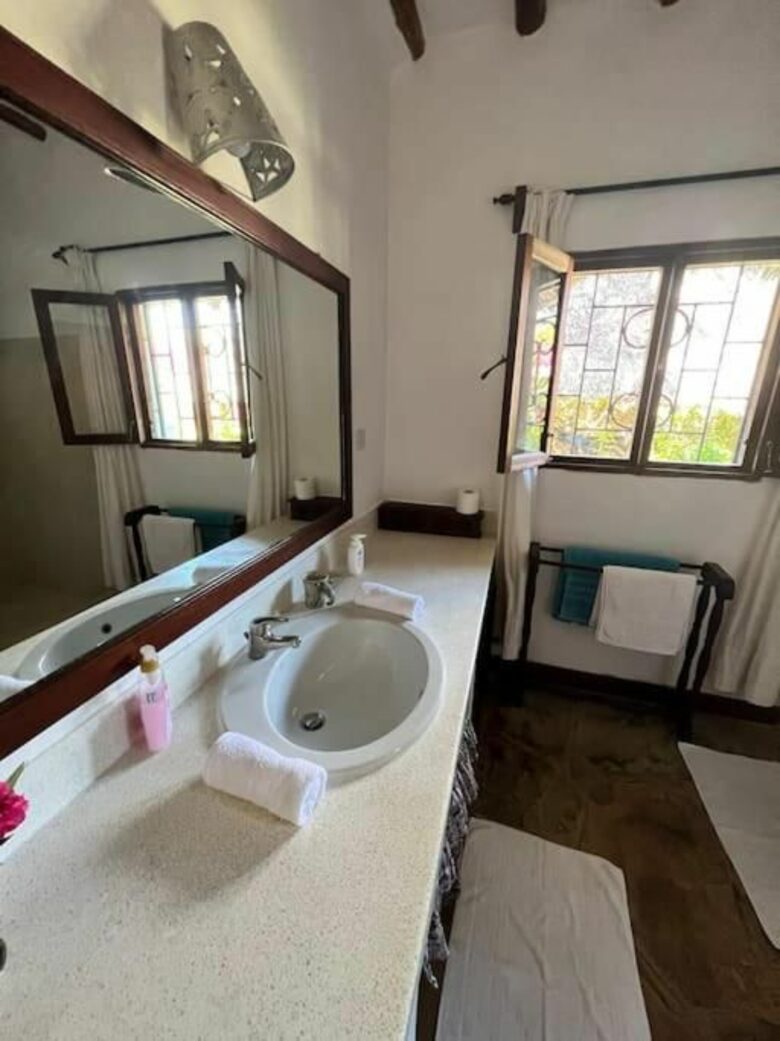Elegant Beachside Retreat with Private Pool - Malindi, Kenya